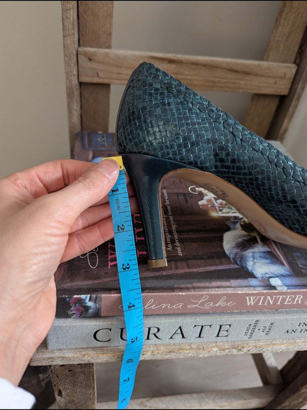 Italian Snake-Embossed Pointed Toe Leather Pumps - Picture 12 of 12